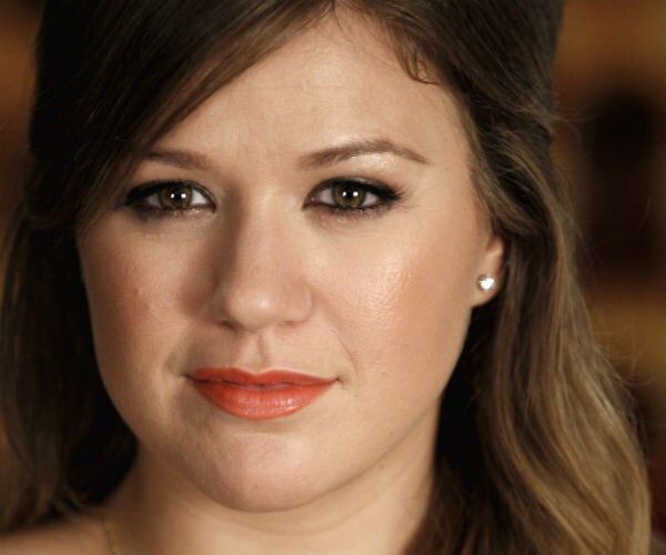 singer and talk show host kelly clarkson is seen wearing red lipstick