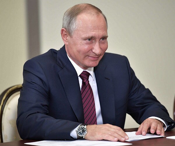 Putin Jokes About Awarding Tillerson Medal of Friendship