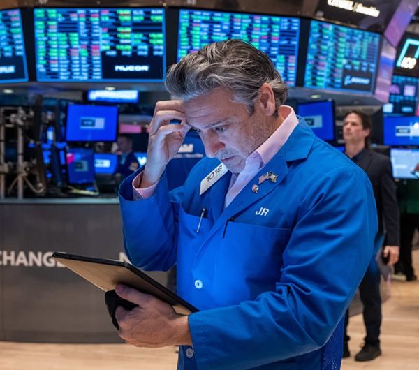 Dow Ends Higher, But Treasury Yields Pressure Market