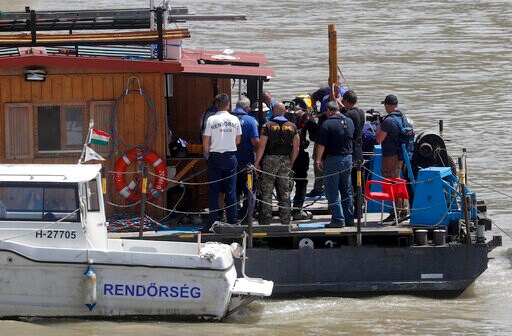 The Latest: Hungary: Divers Try to Recover Bodies from Boat