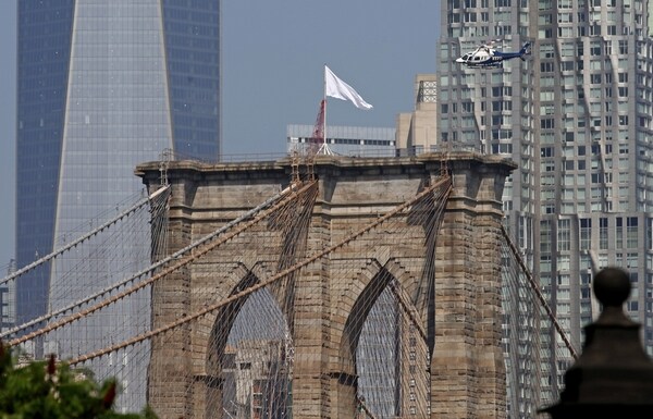 German Artists: Brooklyn Bridge White Flag Stunt Claimed