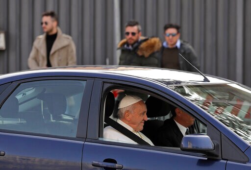 Pope Meets Jewish Group, Decries "depraved" Antisemitism