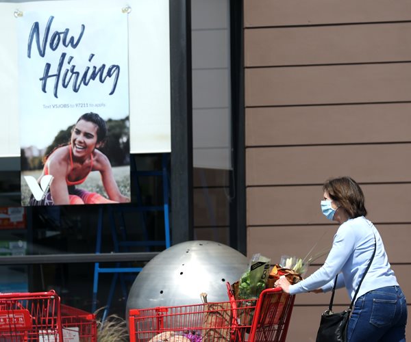 Jobless Claims Rise to 744K as Virus Still Forces Layoffs