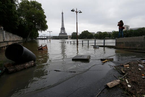 Paris Museum Reopens as French Floods Slowly Ease