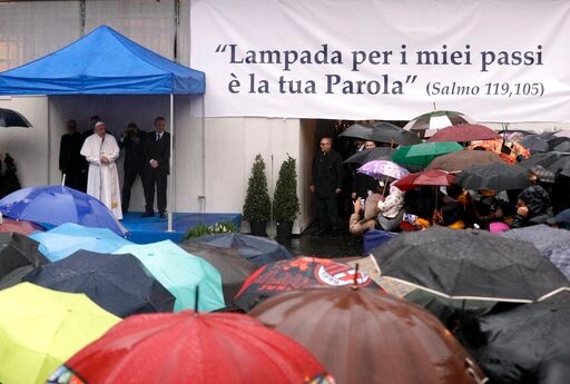 Pope Decries Fears of Globalization; Barriers for Foreigners