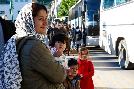 Buses with Migrants Stuck in Bosnia amid Confusion