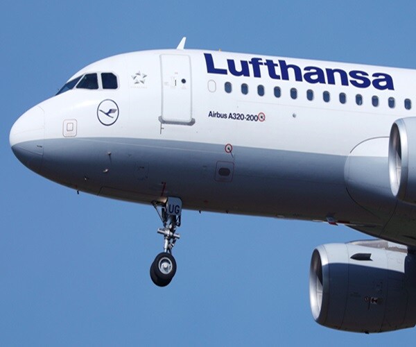 Lufthansa Seeking Cuts Equivalent to 22,000 Positions