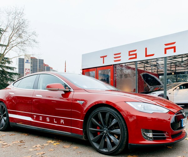 Tesla Valuation Slips Back Under GM