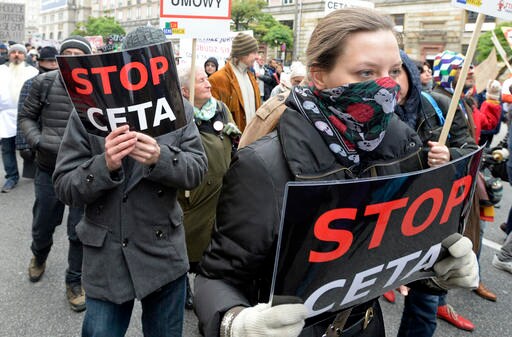 Hundreds in Warsaw Protest Free-trade Deals with US, Canada
