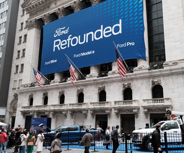 US Stock Futures Fall on Bank Contagion Anxiety