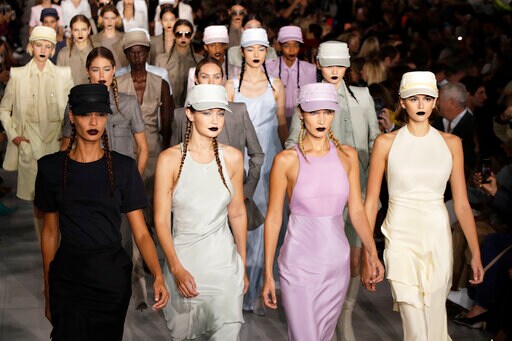 Fendi Lets Sun Shine on Post-Lagerfeld Era, Glancing Back