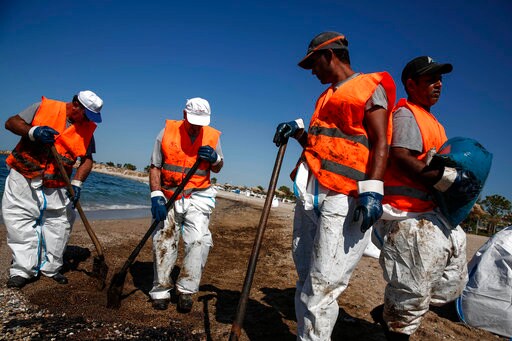 Oil Spill Forces Greek Authorities to Close Athens Beaches