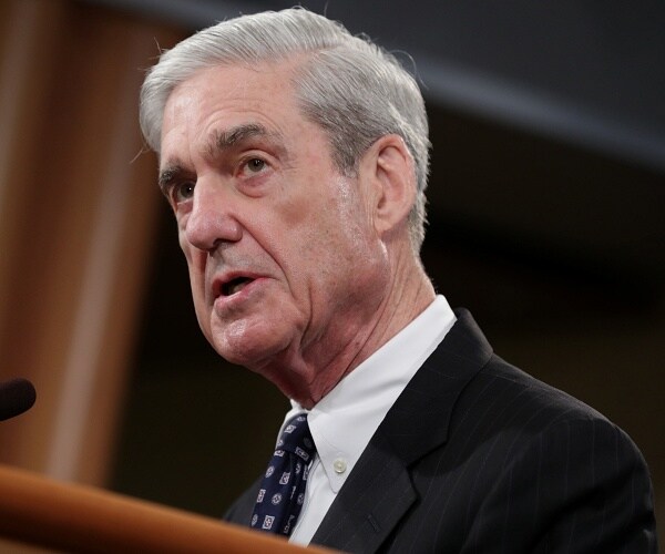 robert mueller speaks into microphone