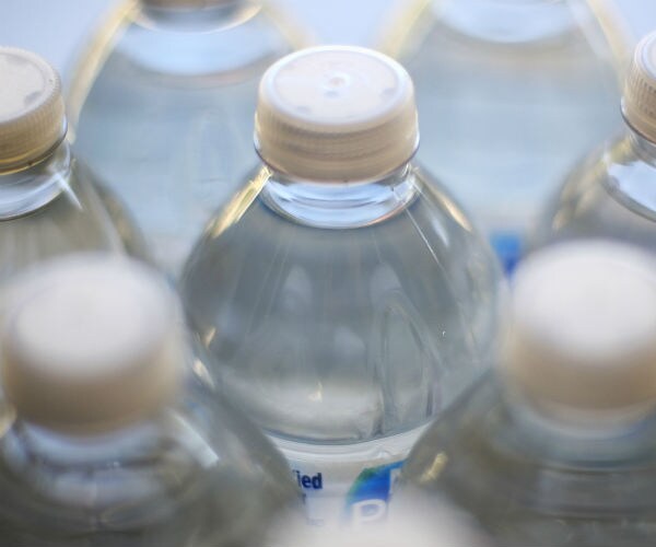 Message in a Bottle Brings Rescuers to Stranded Family