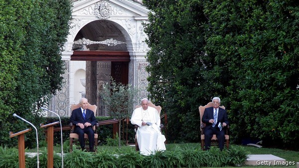 Pope Dives into Mideast Peace with Prayer Summit