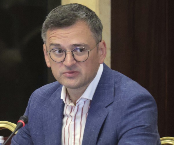 Kyiv's Top Diplomat Urges 'Direct' Ukraine Peace Talks on China Trip |  Newsmax.com