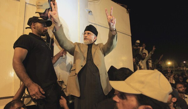 Tens of Thousands March on Pakistani Parliament