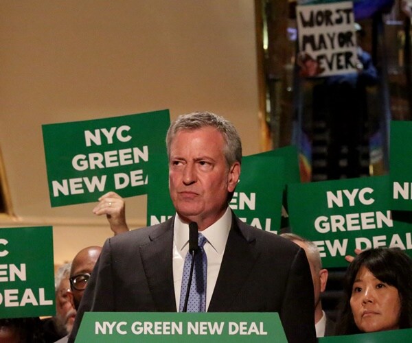 bill de blasio makes a speech at trump tower