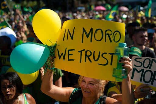Thousands Rally to Back Brazil's President, Justice Minister