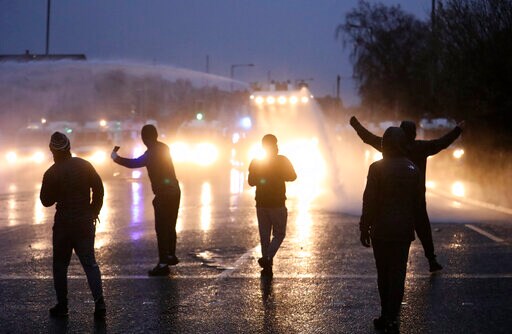 Rioters Ignore Pleas for Calm as Violence Flares in Belfast