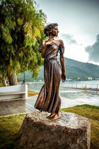 Italy: Lithe Statue of Literary Heroine Draws Sexism Charges