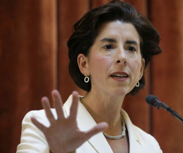 Rhode Island Governor Rips Trump, Signs Bill to Let 'Dreamers' Get Licenses
