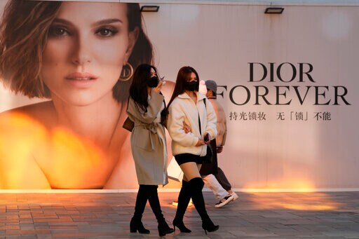 Chinese Fashion Photographer in Dior Controversy Apologizes