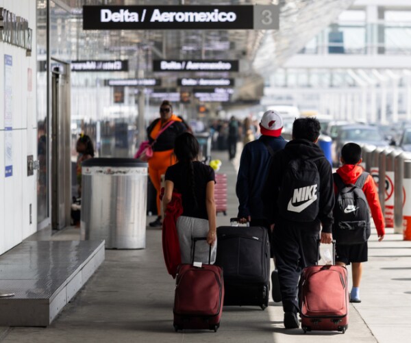 DHS: US Could Stop Processing Intl Travelers at Some Airports in 'Sanctuary Cities'