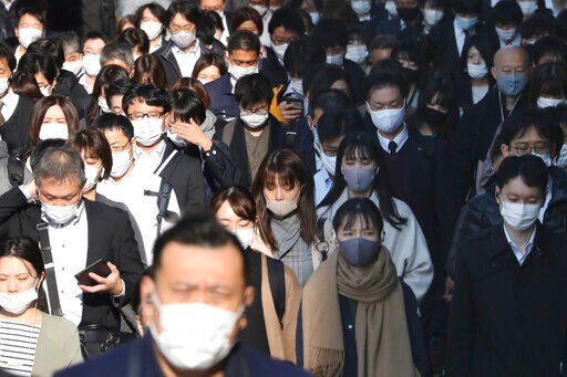 Japan's Daily Virus Cases Surge past Previous Record High