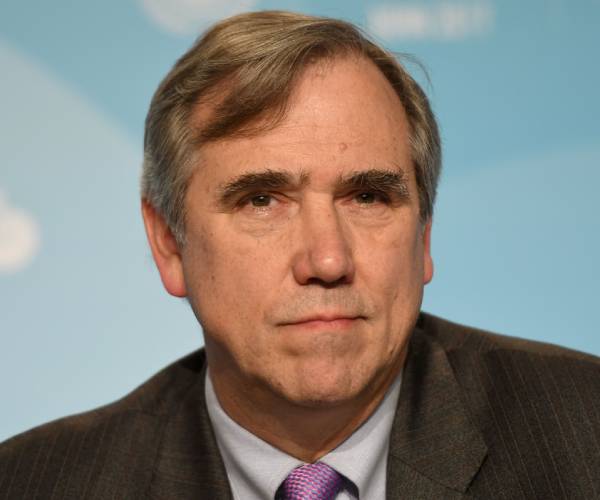 AP: Oregon Democrat Jeff Merkley Wins US Senate Reelection