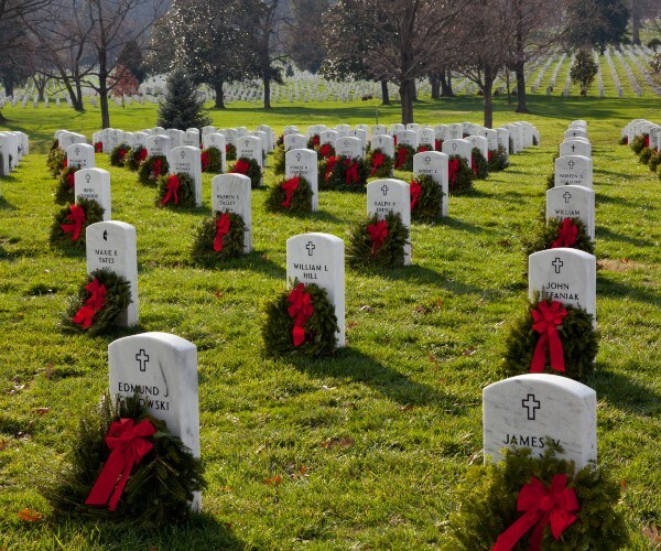 christmas wreaths arlington national cemetary  