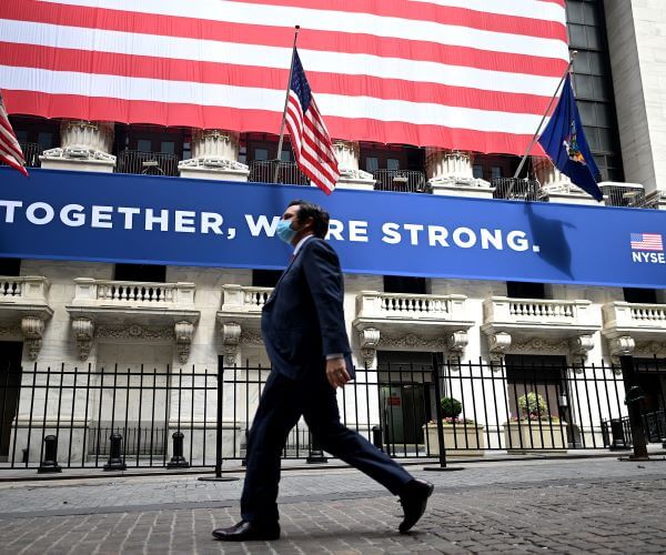 US Stock Futures Rise as Megacaps Bounce