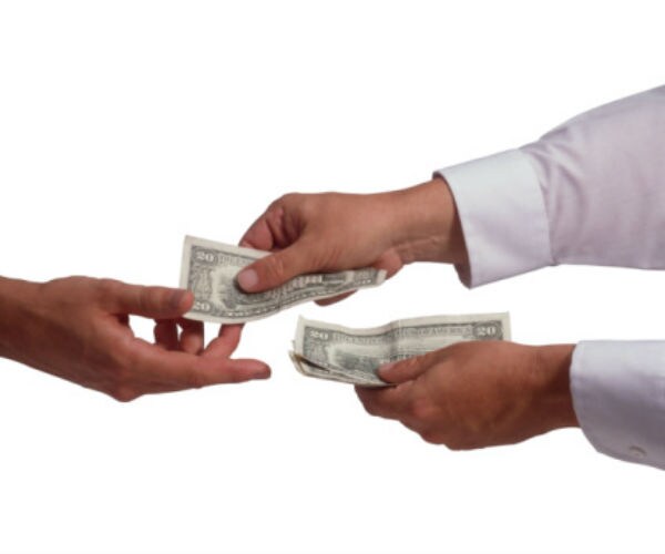 Gretchen Morgenson: Beware Pitfalls of Stock Repurchase Plans