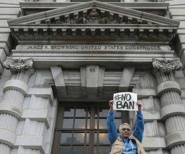 Justices Urged to Deny Trump Plea to Enforce Full Travel Ban
