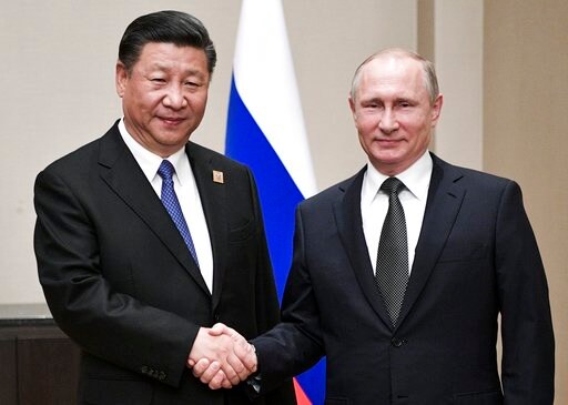 Russian and Chinese Leaders Meet, Hail Their Close Ties