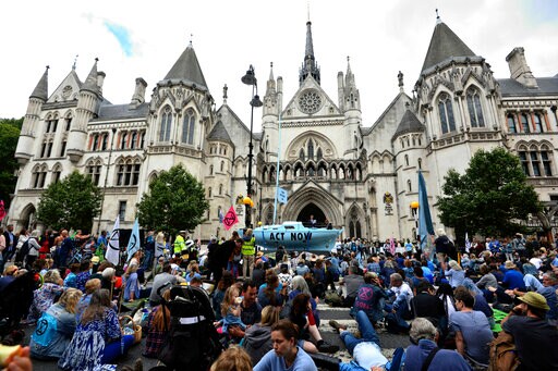 Activists Block UK Roads in New Climate-change Protests