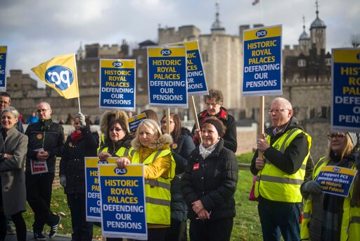 Rare Beefeaters Strike over Pensions Hits Tower of London