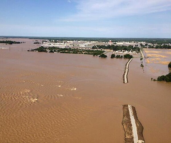 Arkansas Levee Fails: Flooding Closes 100s of Roads in 3 States