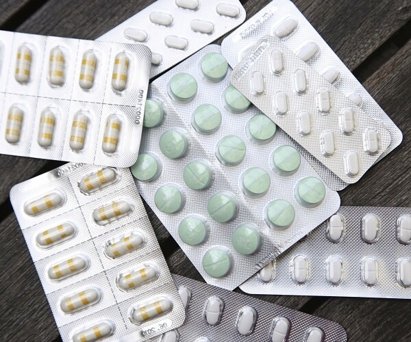 Commonly Prescribed Meds Raise Seniors' Odds of Falling    