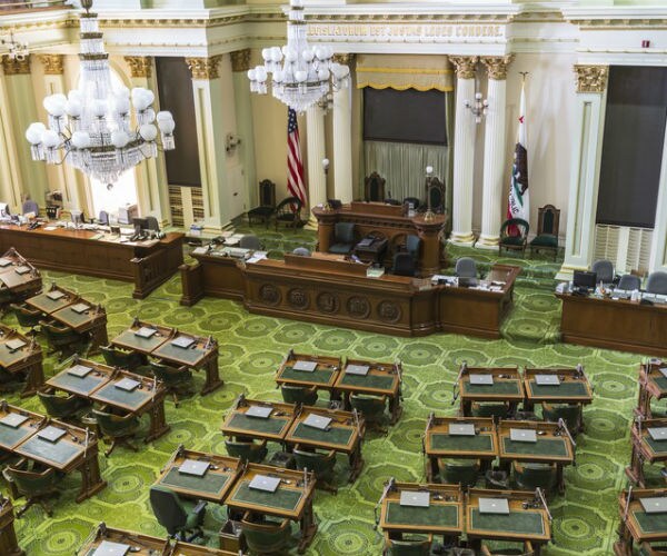  3 US States Have Gov. From One Party, Veto-Proof Legislature of Another