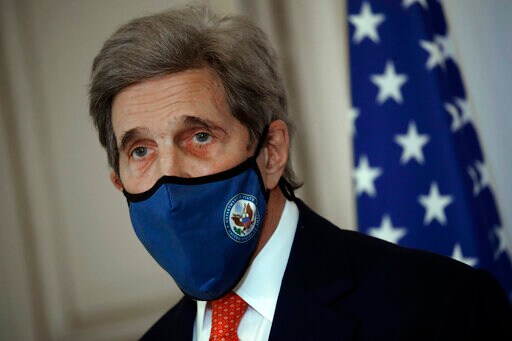 U.S.'s John Kerry in China for Talks Ahead of Climate Summit