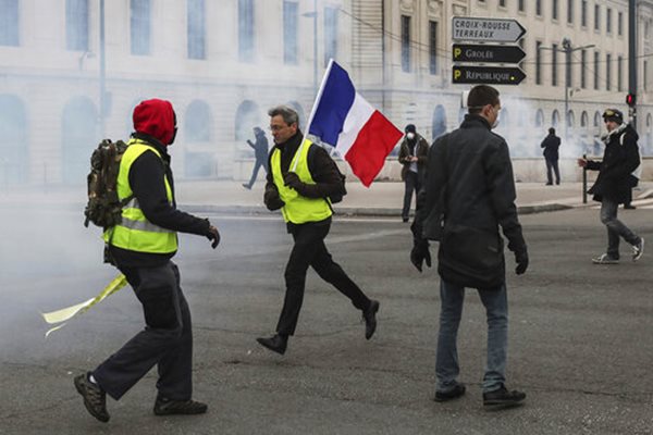 Violence at French Yellow Vest Protests Prompts New Rallies