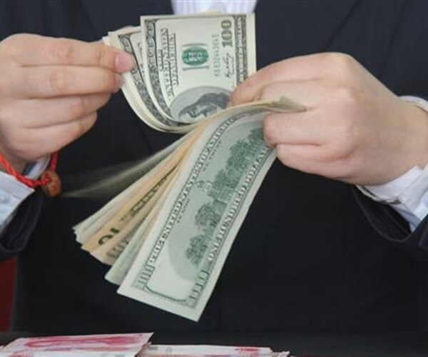 Ivascyn's Pimco Income Fund Surpasses $100 Billion Despite Fee Hike: Sources