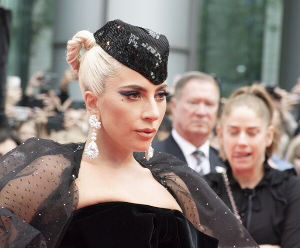 Lady Gaga shines at premiere of "A Star Is Born."