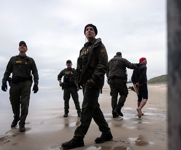 US Immigration Arrests Fall as Border Crisis Takes Priority