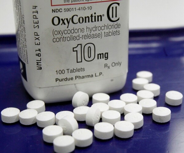 a bottle of oxycontin and 10 mg pills on a table