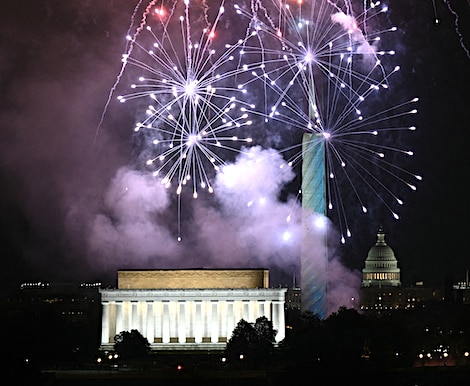 Trump Rings in New Year at Mar-a-Lago, Netting $2.75 Million for Charity