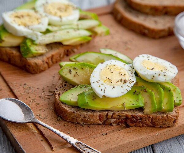Toast with avocado and eggs 