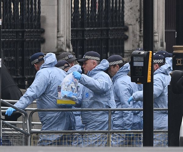 British Police Arrest 8 in Raids After Parliament Terror Attack