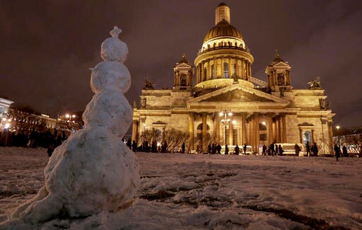 Hundreds Protest Transfer of Russian Landmark to Church